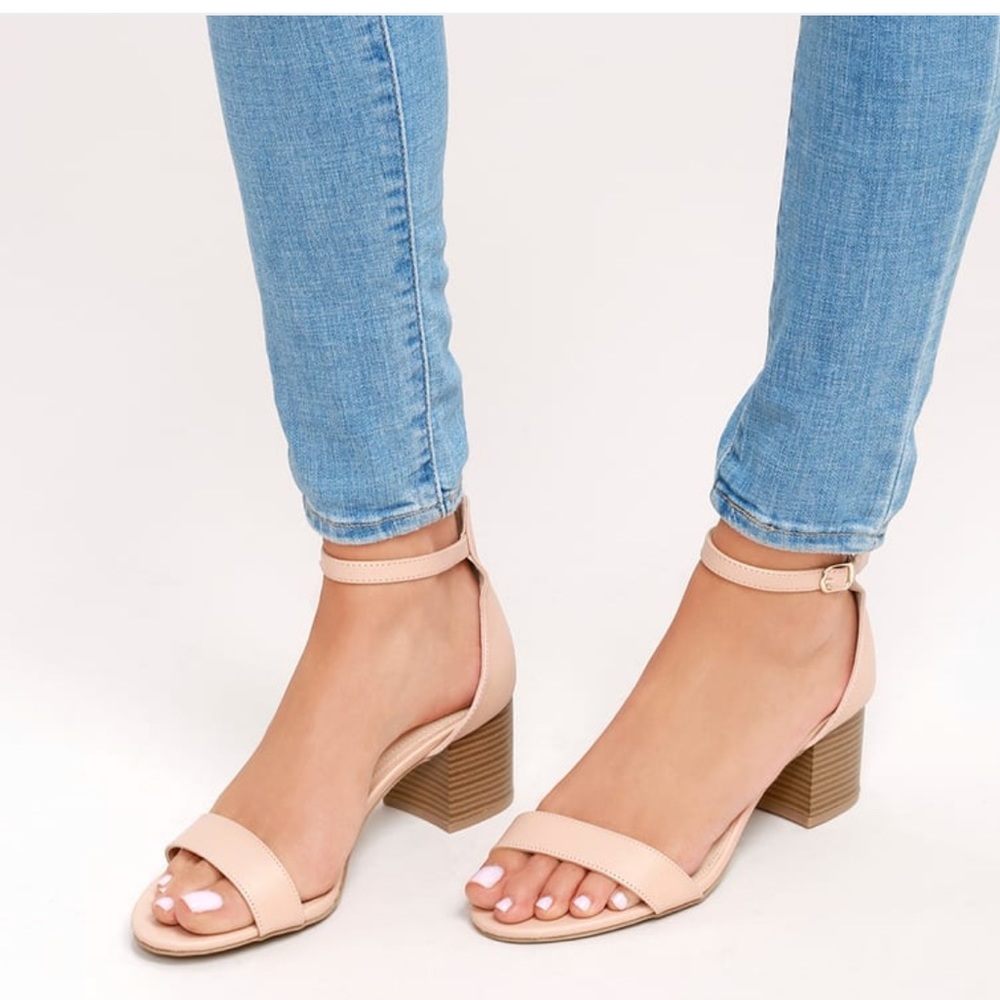 Lulus Harper Almond Ankle Strap Heels women’s size 8.5 2.5 in stacked heel Nude